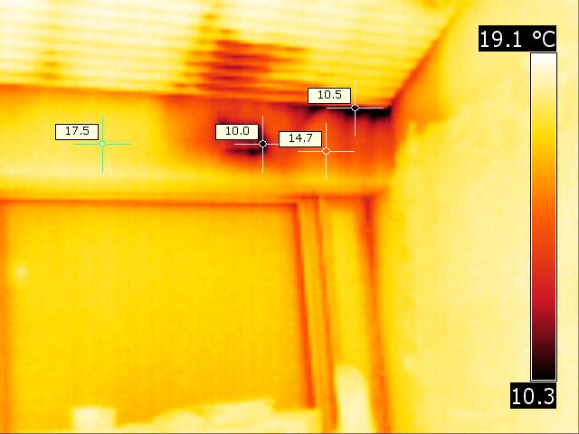 Thermal anomalie around an electrical blanking plate